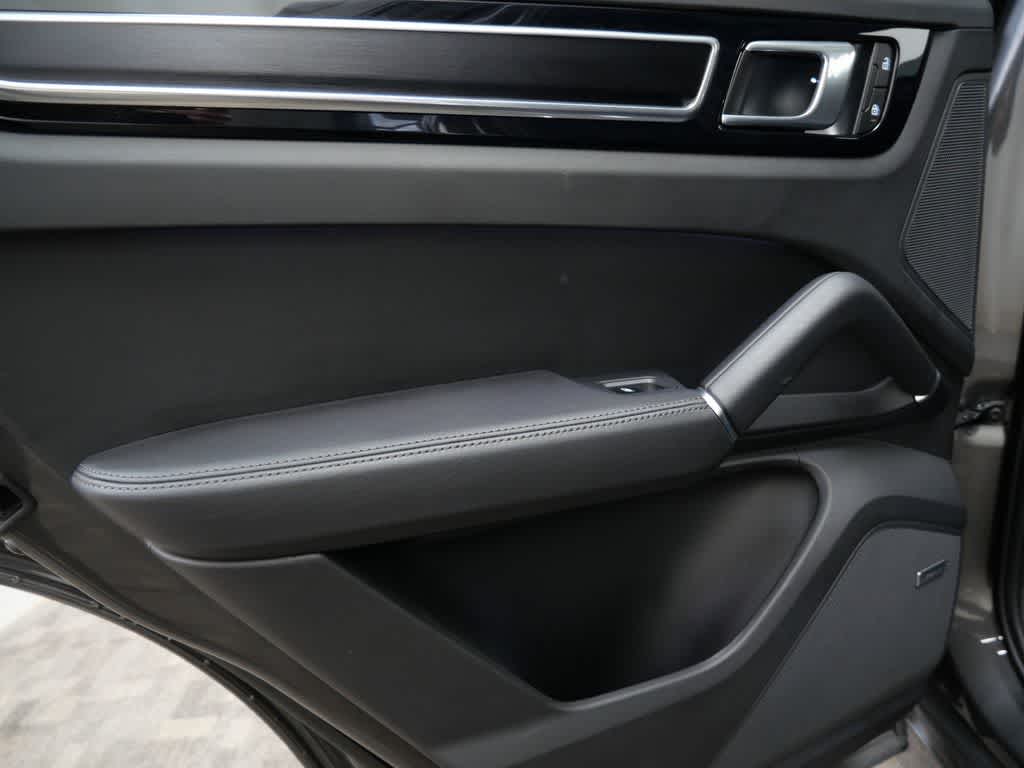 Thumbnail: 2023 Porsche Cayenne - 13