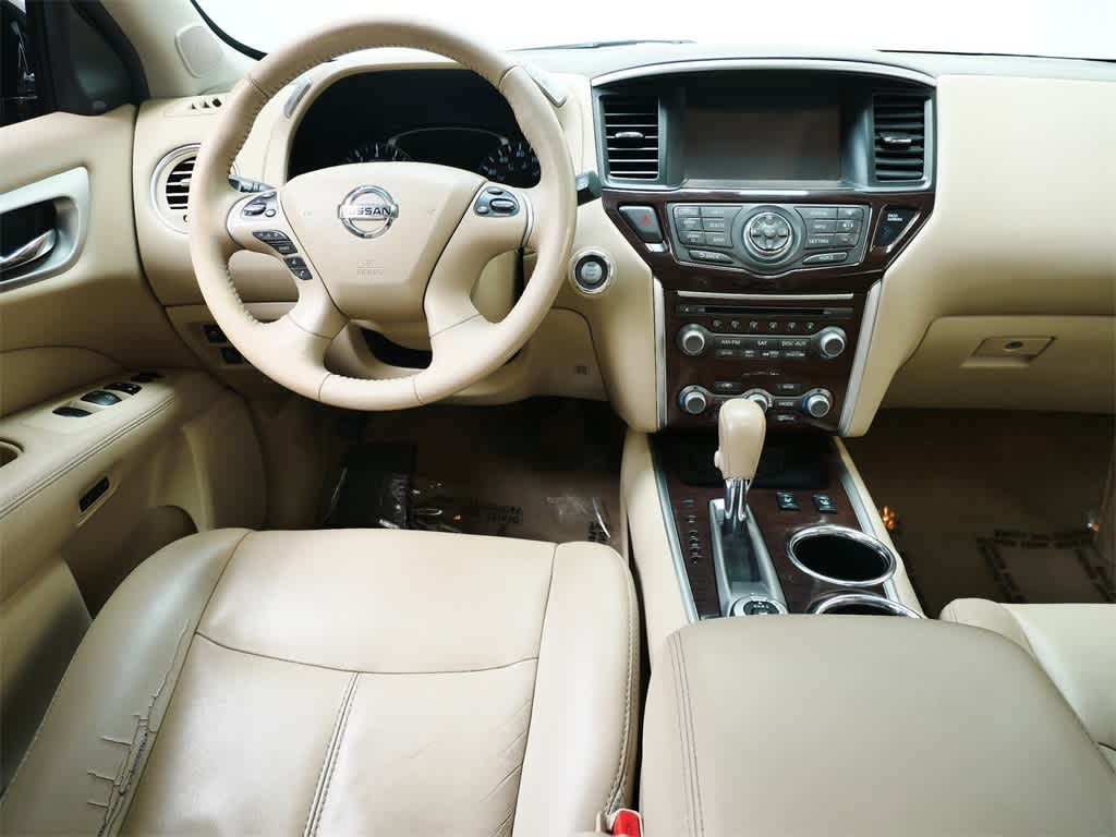 Thumbnail: 2015 Nissan Pathfinder - 16