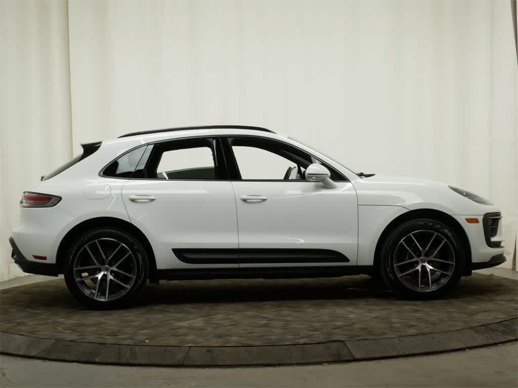 Thumbnail: 2025 Porsche Macan - 8