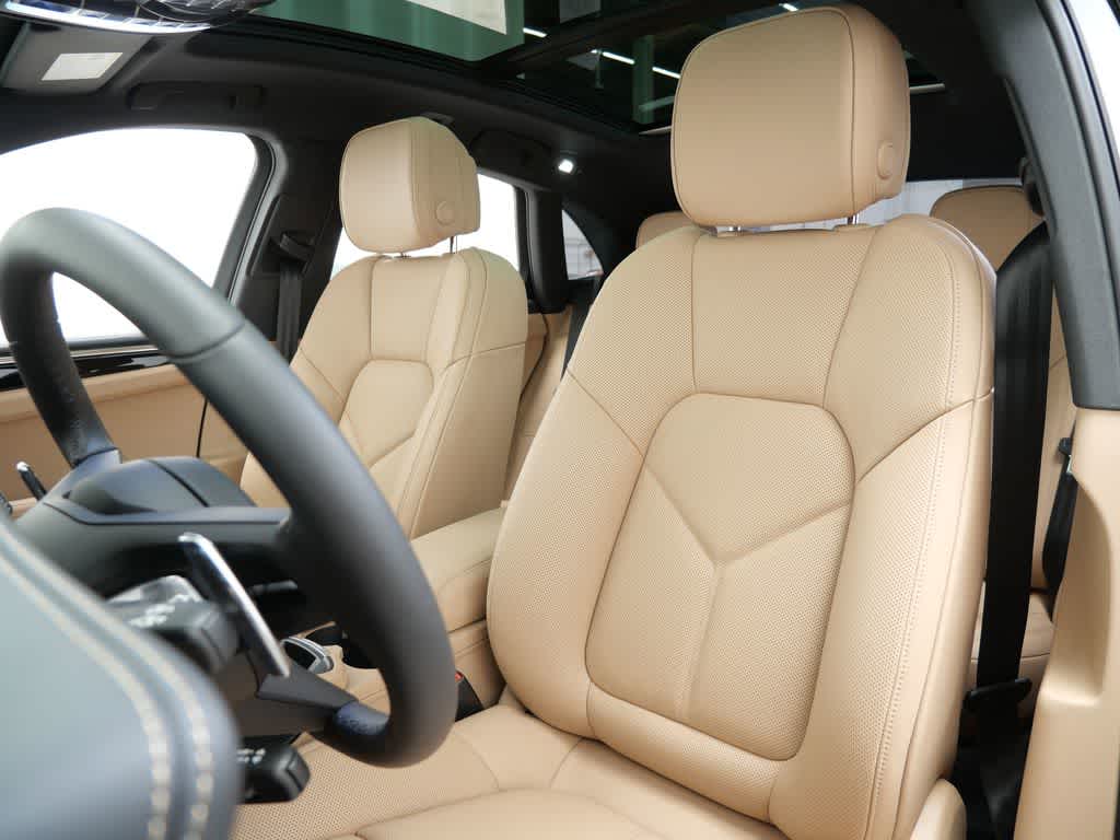 Thumbnail: 2026 Porsche Macan - 5