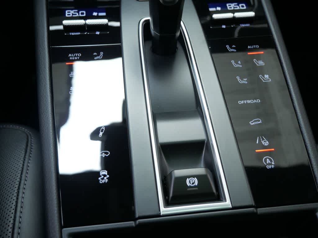 Thumbnail: 2026 Porsche Macan - 23