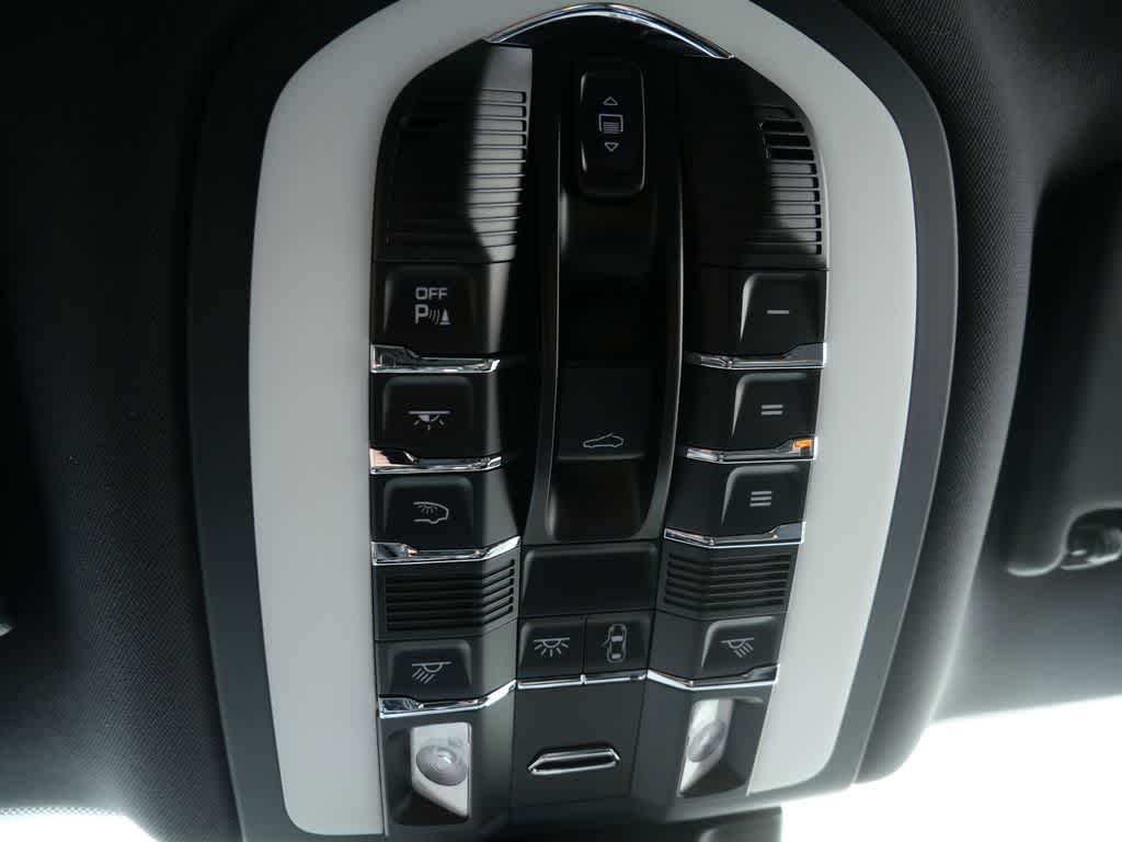 Thumbnail: 2026 Porsche Macan - 26