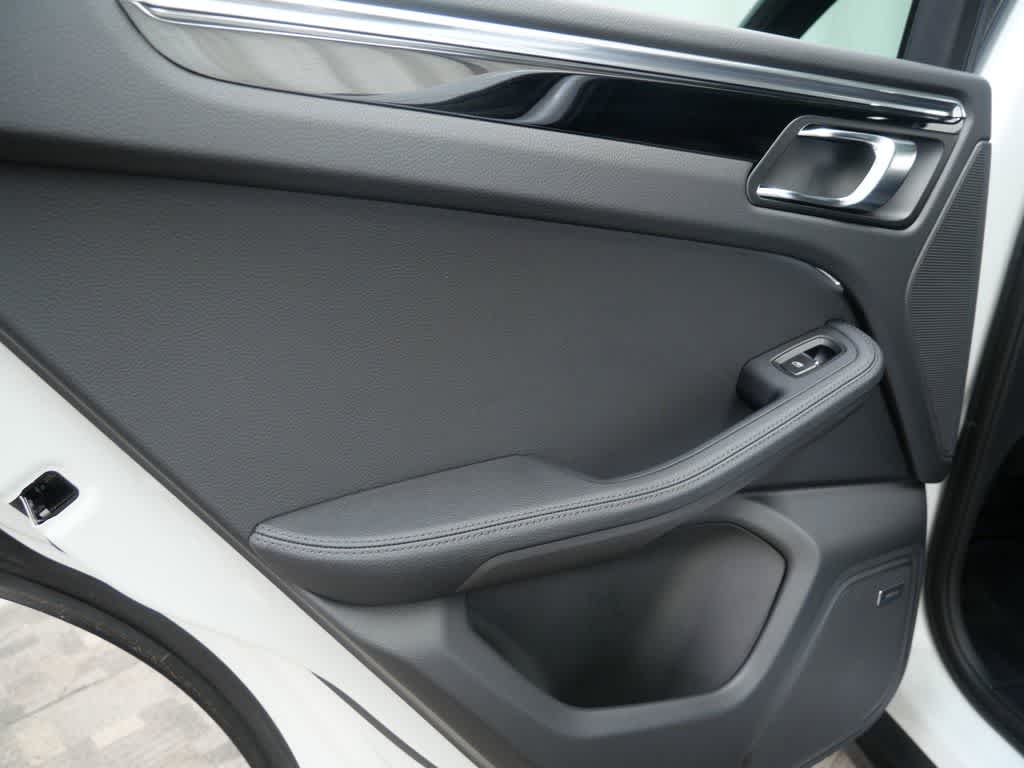 Thumbnail: 2026 Porsche Macan - 13