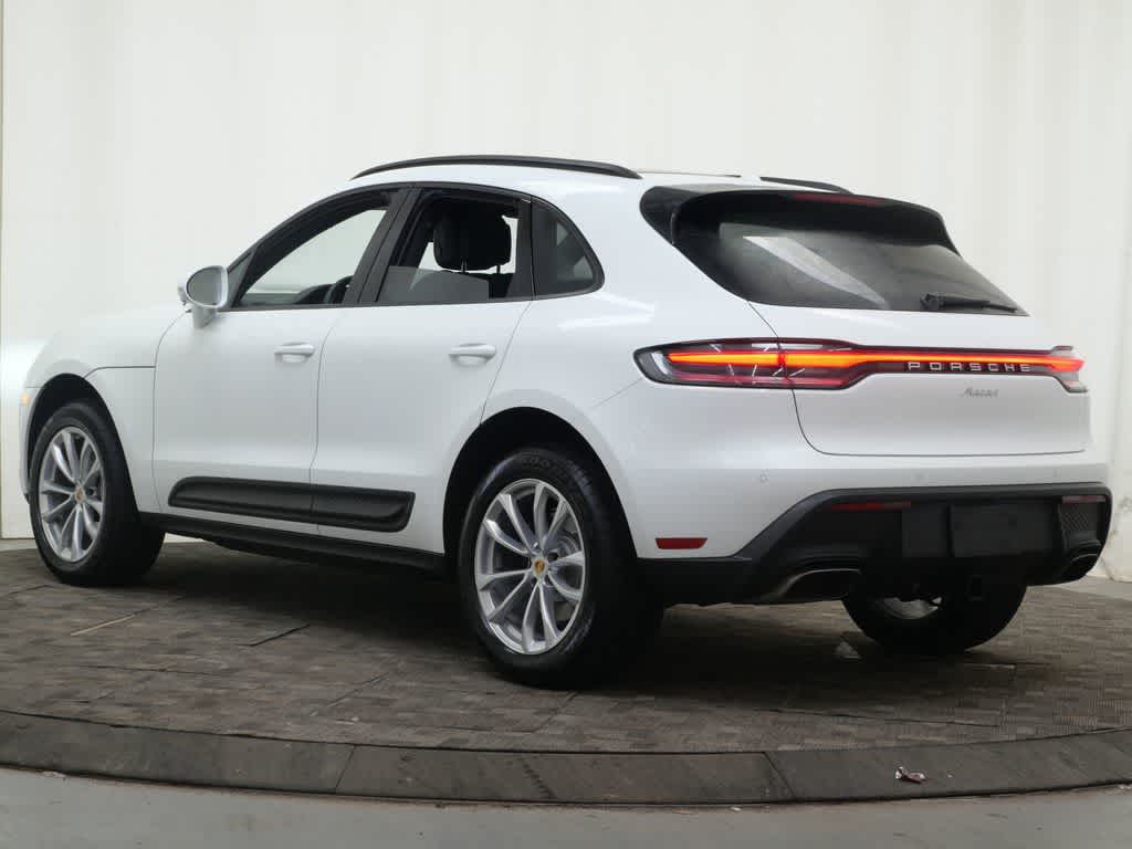 Thumbnail: 2026 Porsche Macan - 3