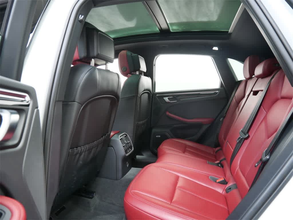 Thumbnail: 2025 Porsche Macan - 13