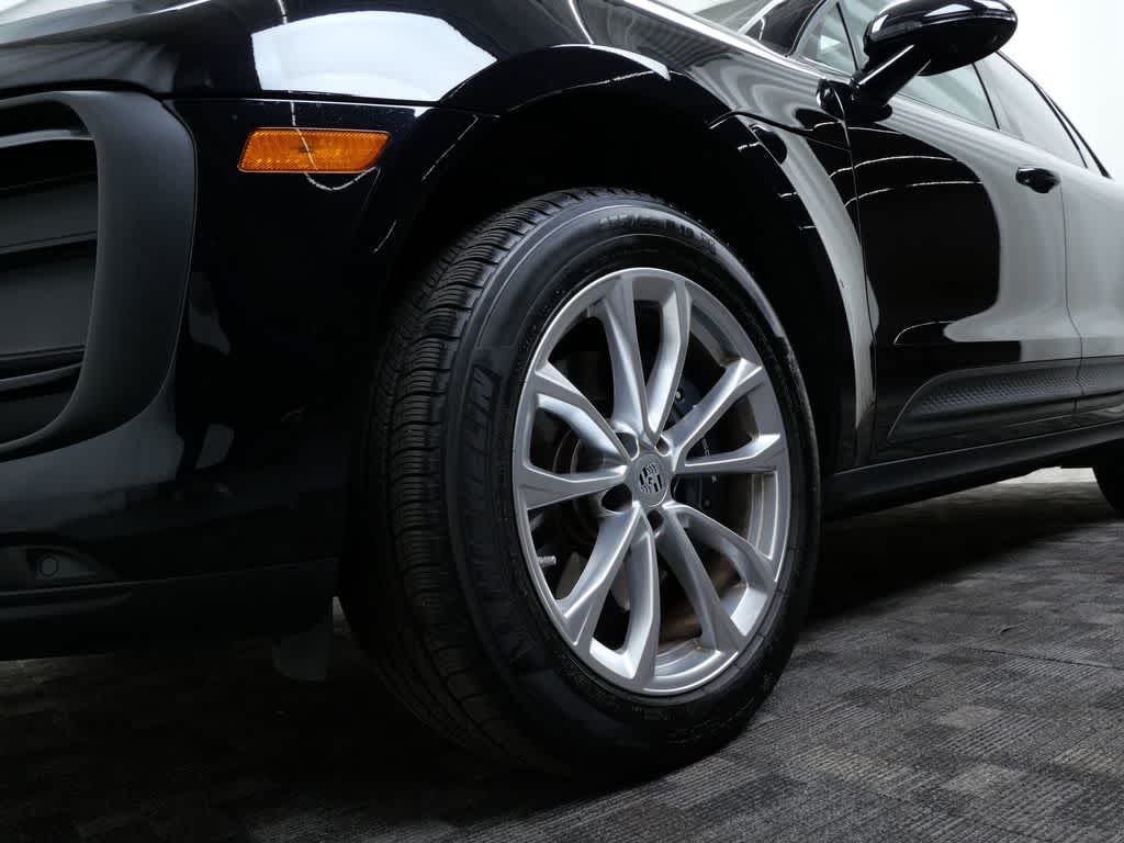 Thumbnail: 2025 Porsche Macan - 11