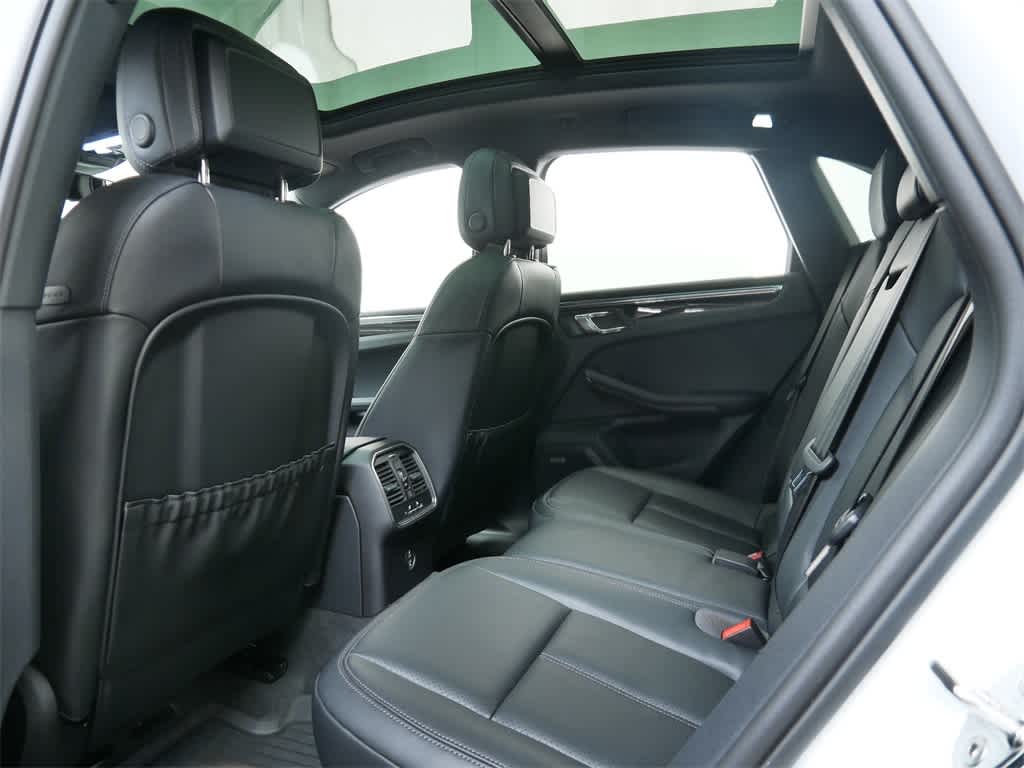 Thumbnail: 2025 Porsche Macan - 13