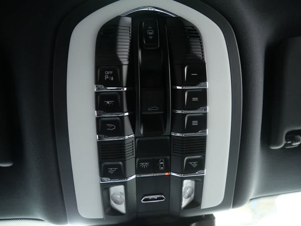 Thumbnail: 2024 Porsche Macan - 26