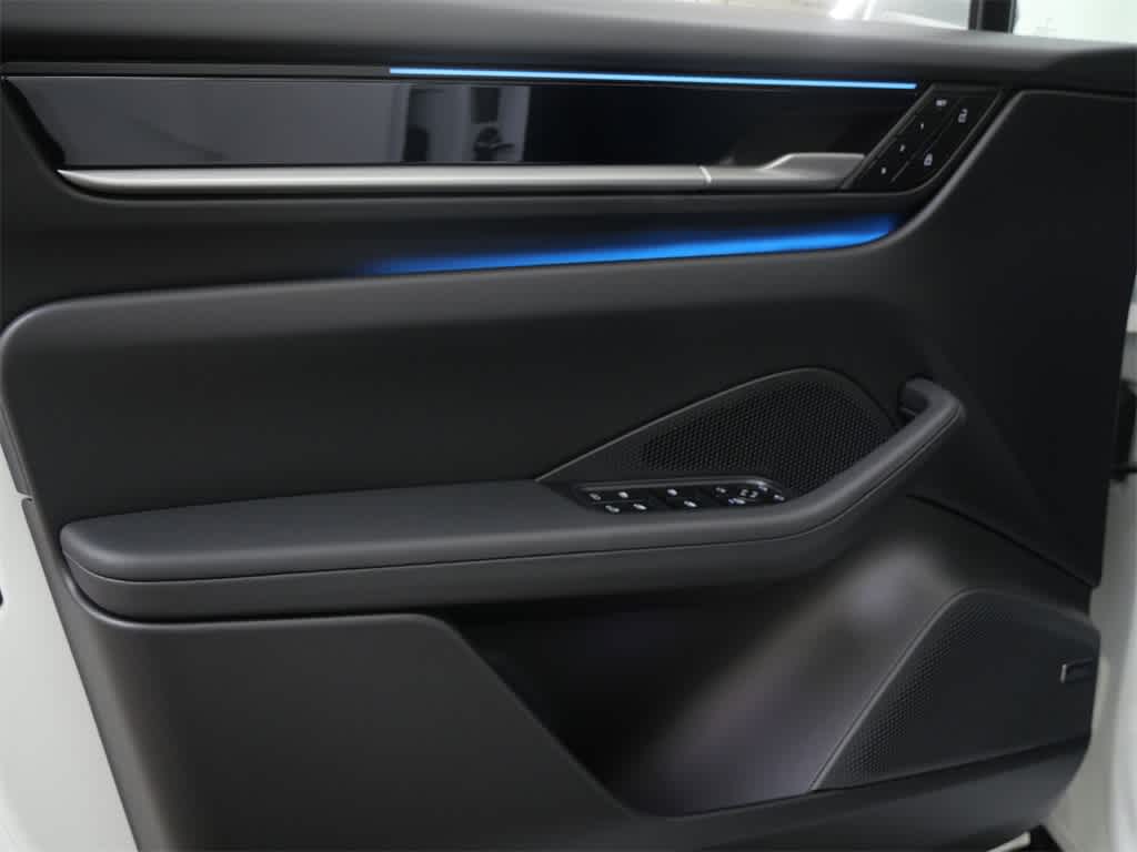 Thumbnail: 2026 Porsche Macan - 11