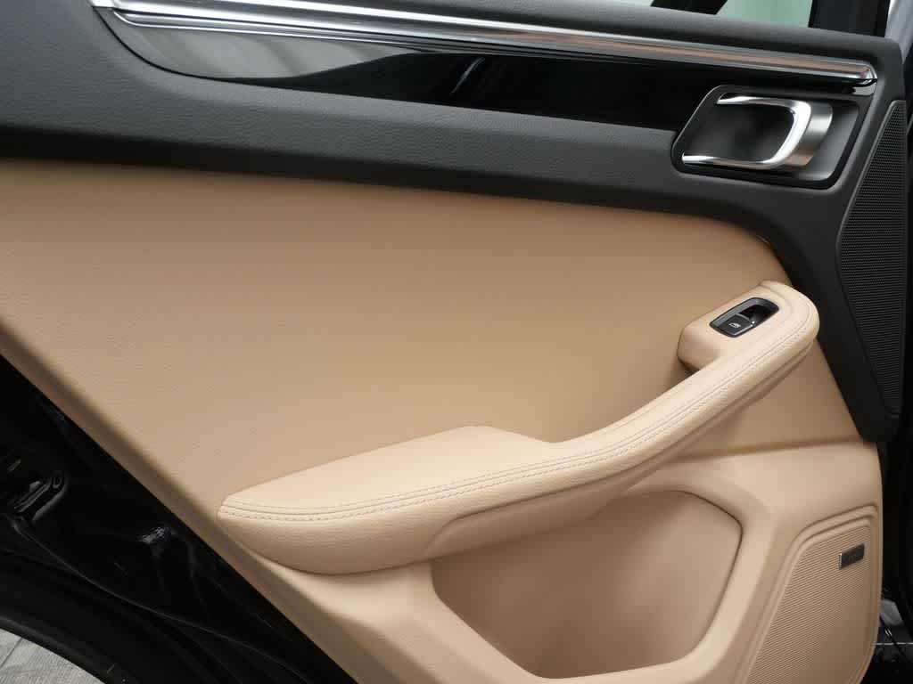 Thumbnail: 2025 Porsche Macan - 14