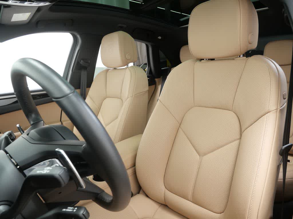 Thumbnail: 2025 Porsche Macan - 5