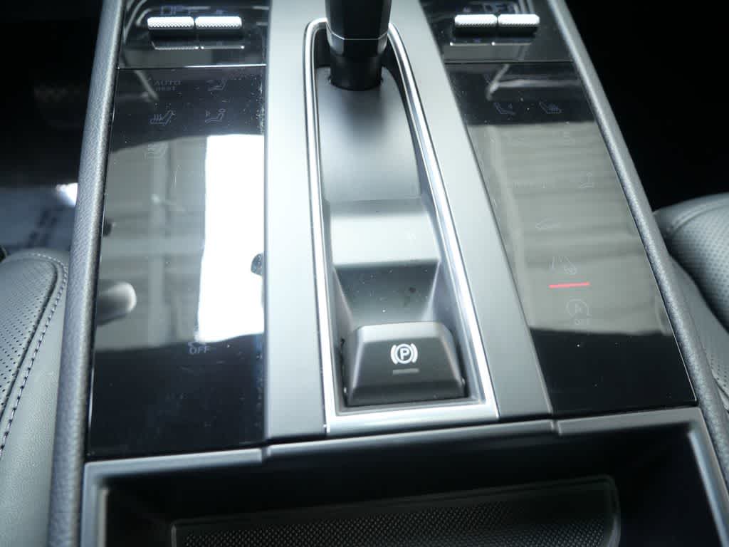 Thumbnail: 2026 Porsche Macan - 20