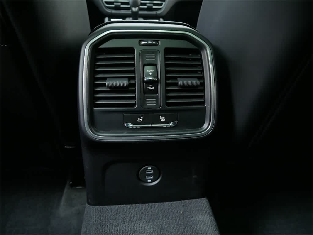 Thumbnail: 2025 Porsche Macan - 15