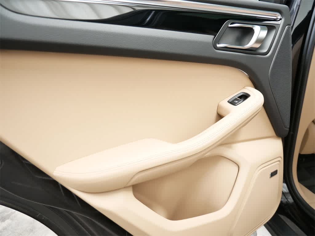 Thumbnail: 2025 Porsche Macan - 14