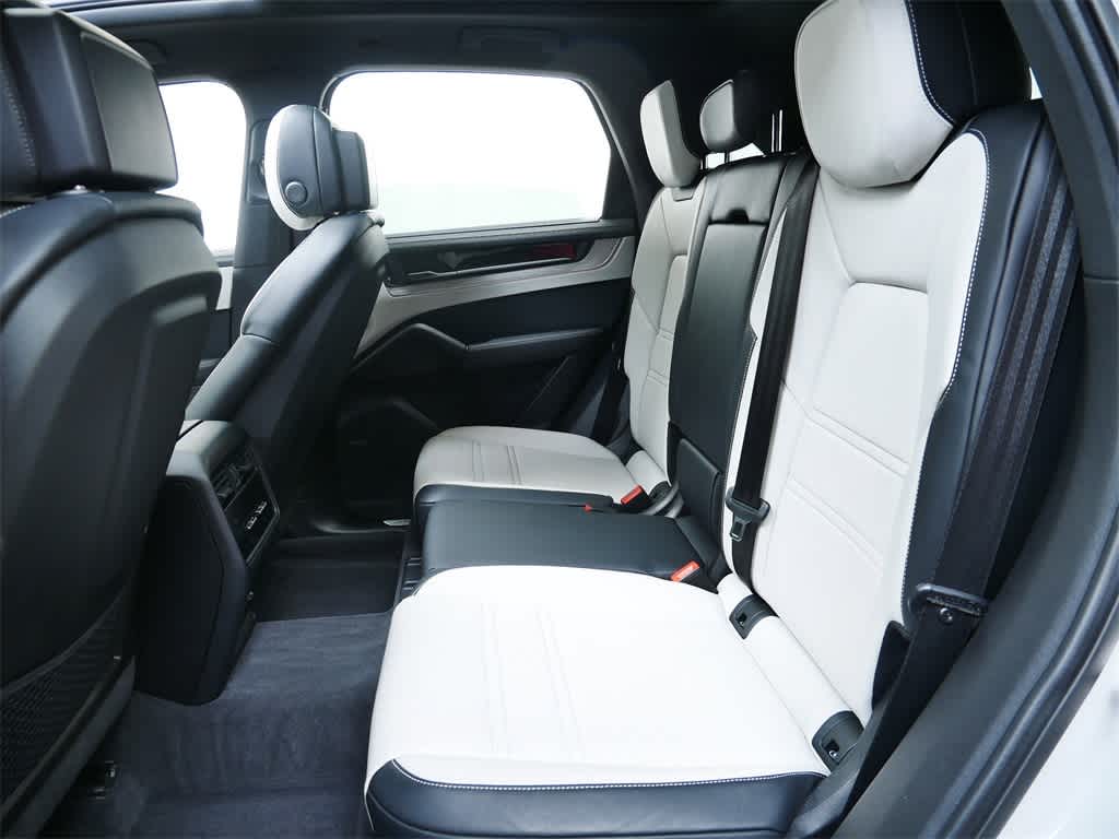 Thumbnail: 2024 Porsche Cayenne - 13