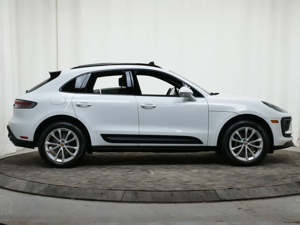 Thumbnail: 2025 Porsche Macan - 8