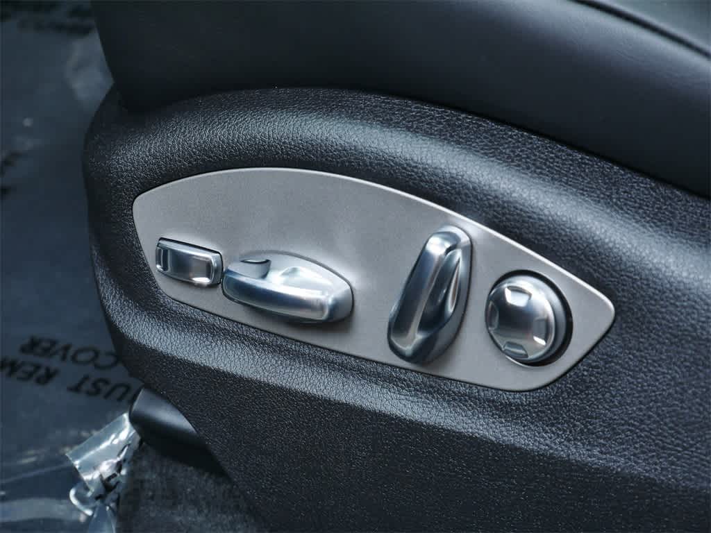 Thumbnail: 2026 Porsche Macan - 12