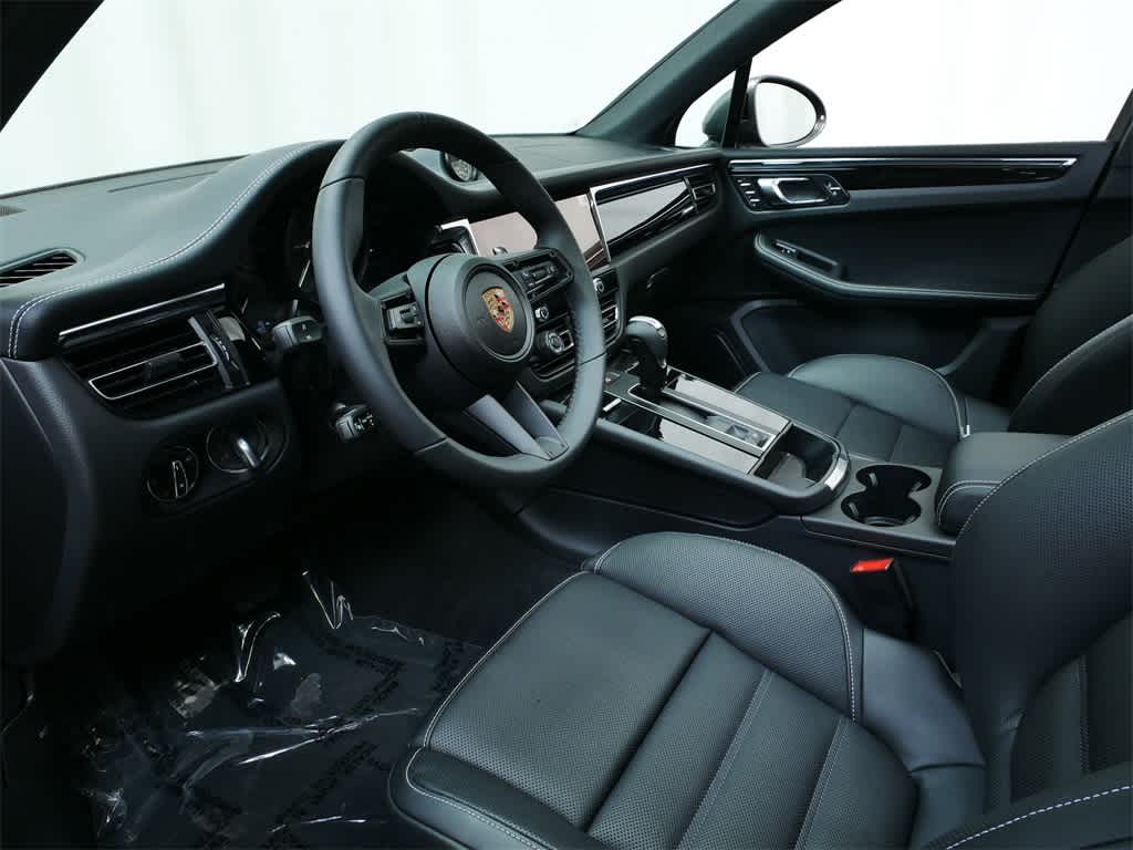 Thumbnail: 2025 Porsche Macan - 4