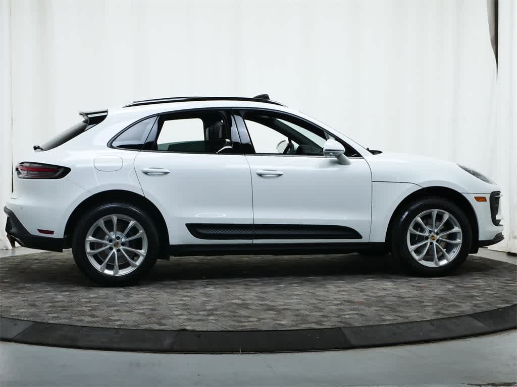 Thumbnail: 2026 Porsche Macan - 8