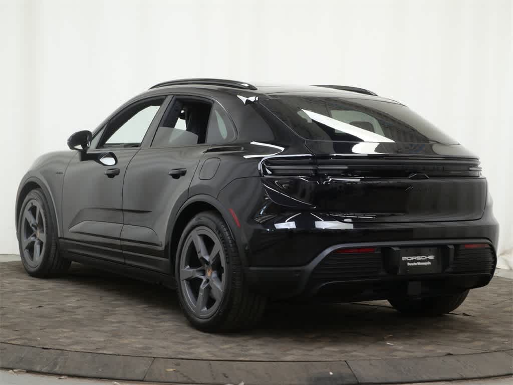 Thumbnail: 2026 Porsche Macan - 3