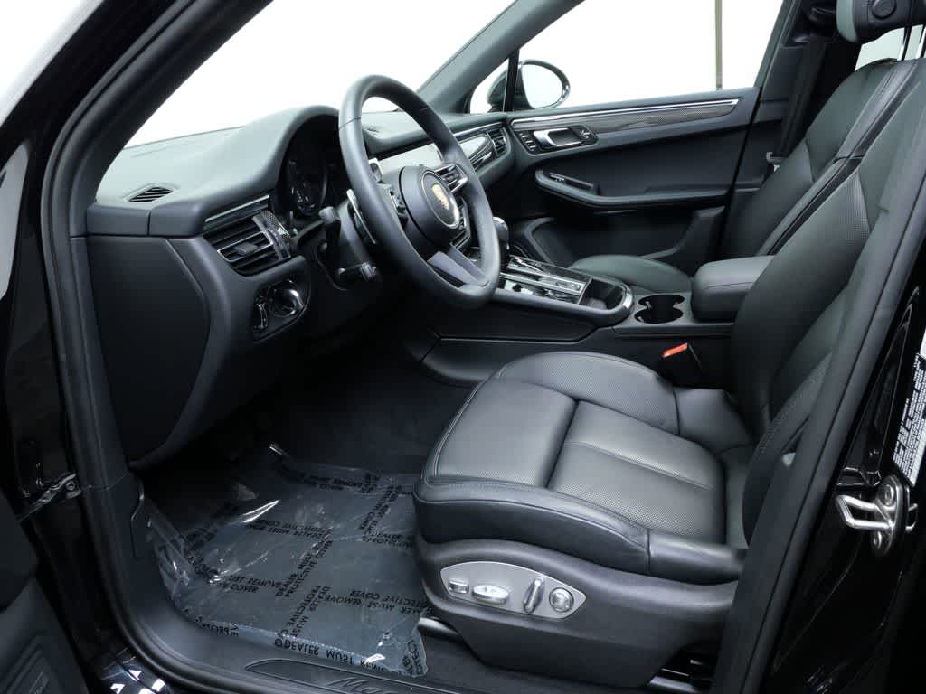 Thumbnail: 2025 Porsche Macan - 5