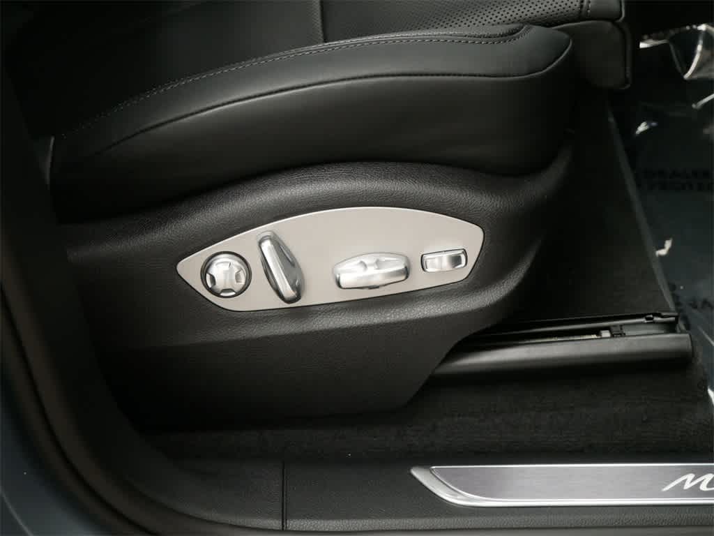 2024 Porsche Macan Base 30