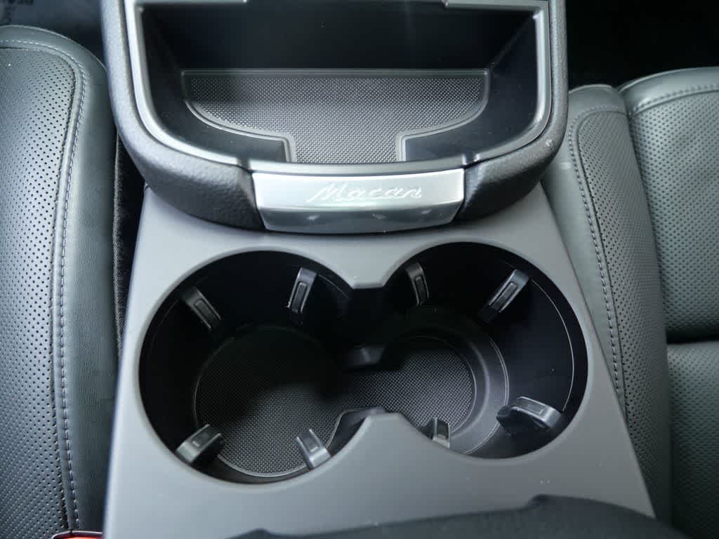 Thumbnail: 2022 Porsche Macan - 18