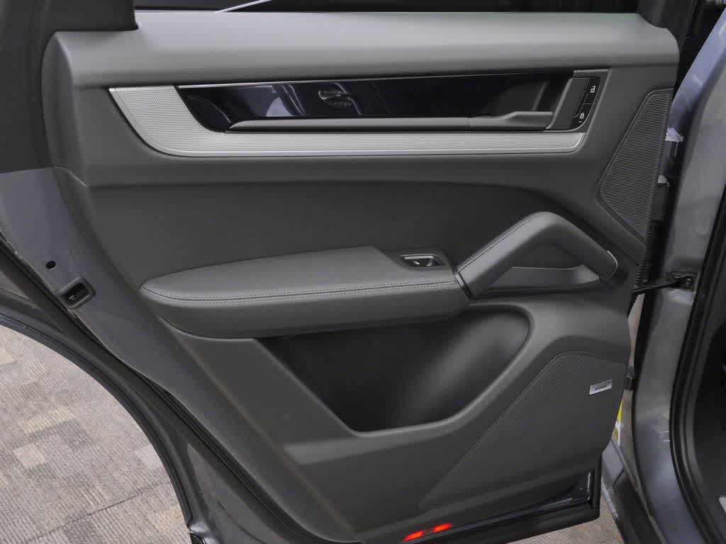 Thumbnail: 2026 Porsche Cayenne - 13