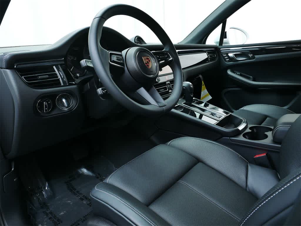 Thumbnail: 2025 Porsche Macan - 9