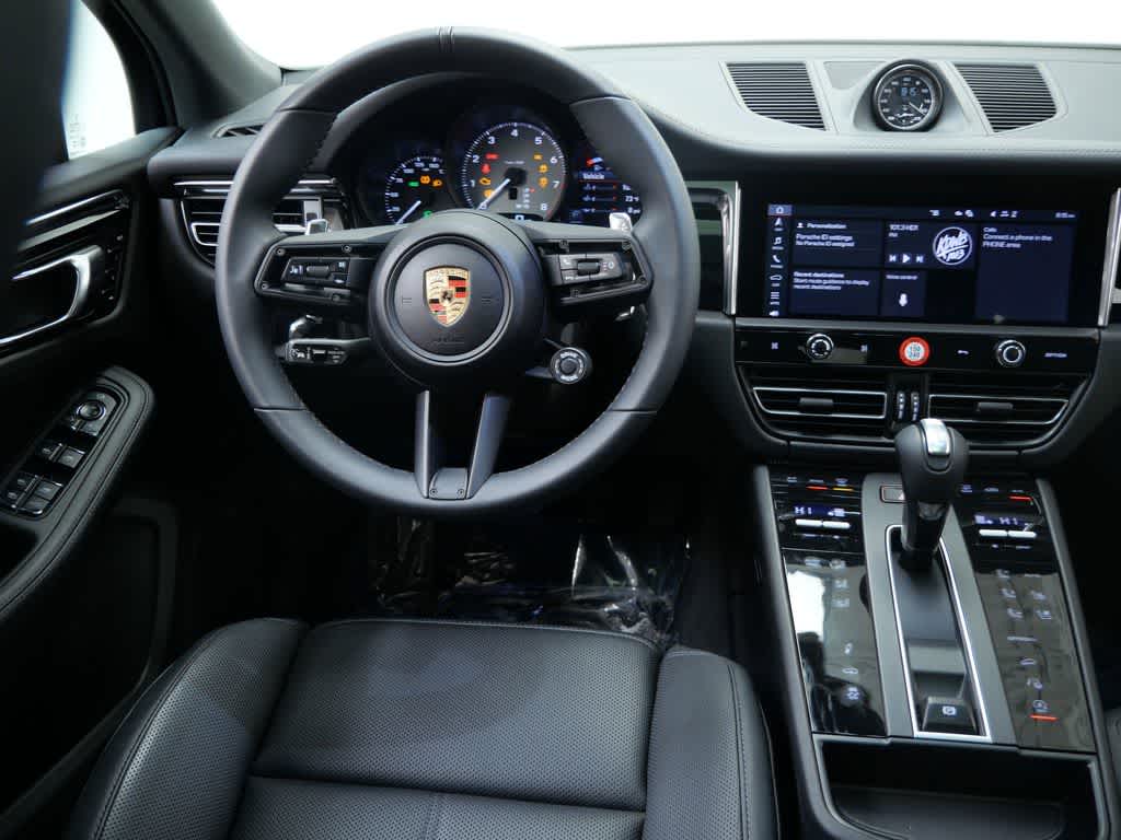 Thumbnail: 2025 Porsche Macan - 16