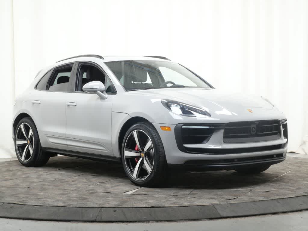 Thumbnail: 2026 Porsche Macan - 9