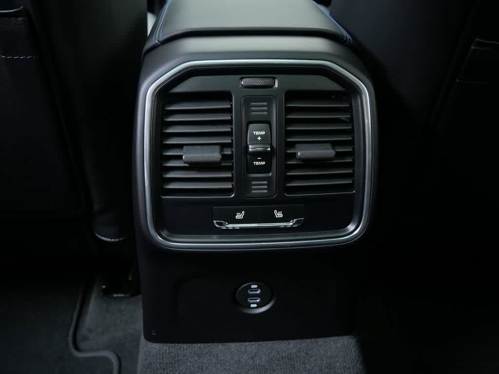 Thumbnail: 2023 Porsche Macan - 15