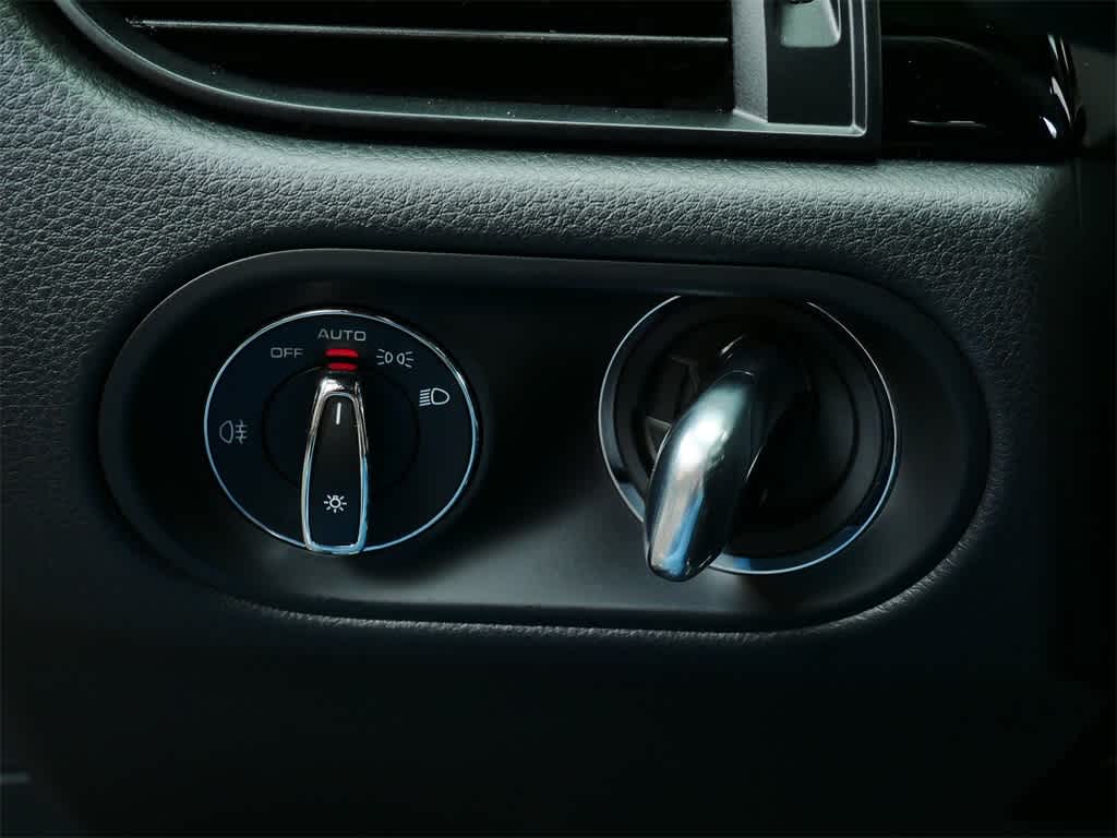 Thumbnail: 2025 Porsche Macan - 19