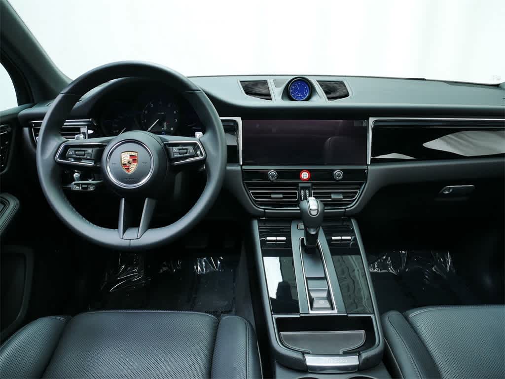 2025 Porsche Macan  15