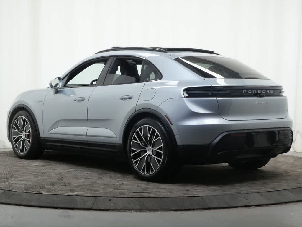 Thumbnail: 2025 Porsche Macan - 3
