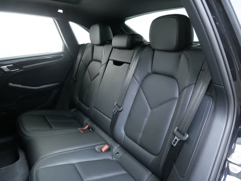 Thumbnail: 2026 Porsche Macan - 13