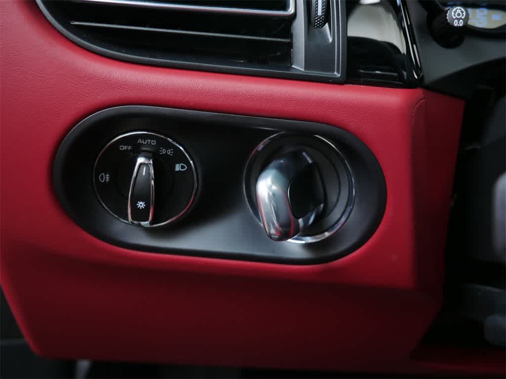 Thumbnail: 2023 Porsche Macan - 17