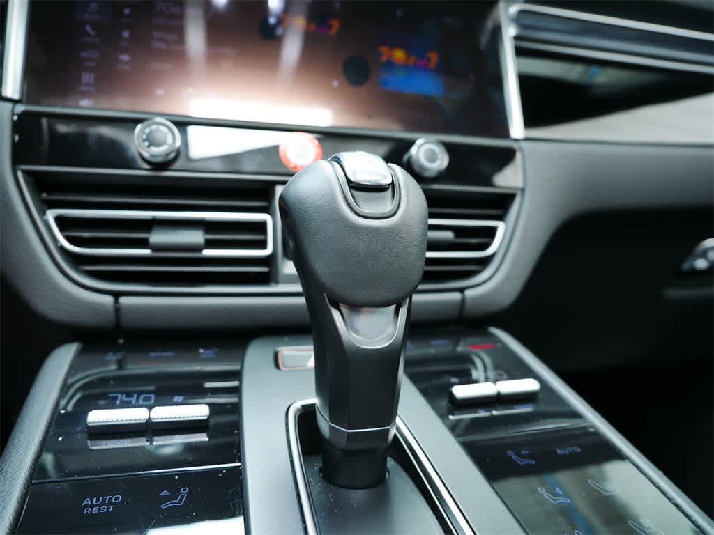 2024 Porsche Macan  26