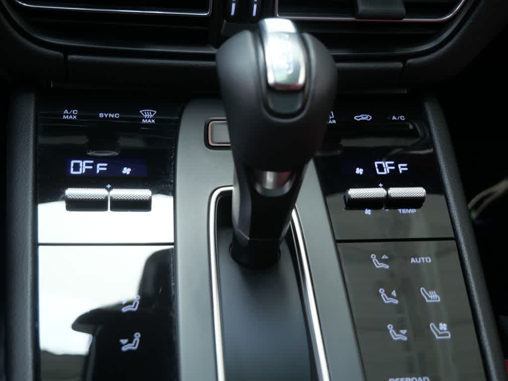 Thumbnail: 2025 Porsche Macan - 22