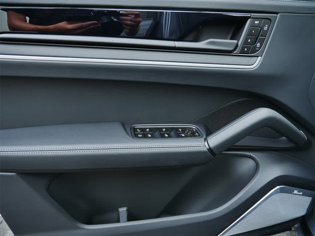 Thumbnail: 2025 Porsche Cayenne - 12