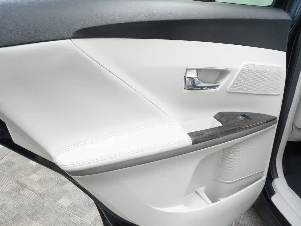 Thumbnail: 2015 Toyota Venza - 14