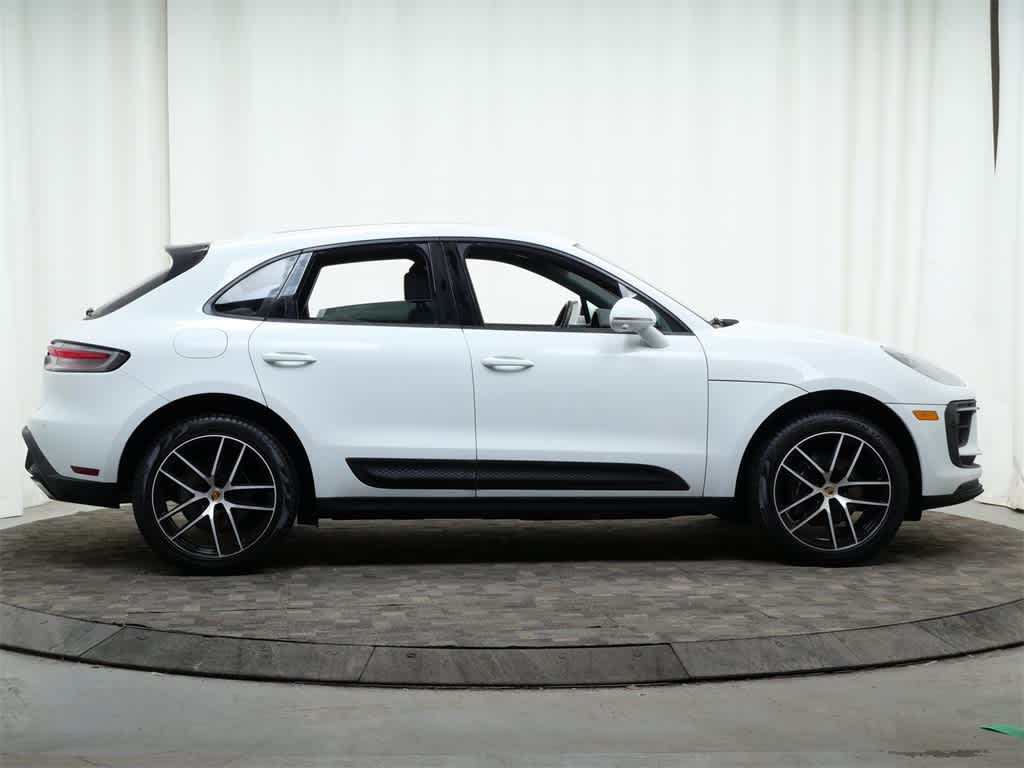 Thumbnail: 2025 Porsche Macan - 8
