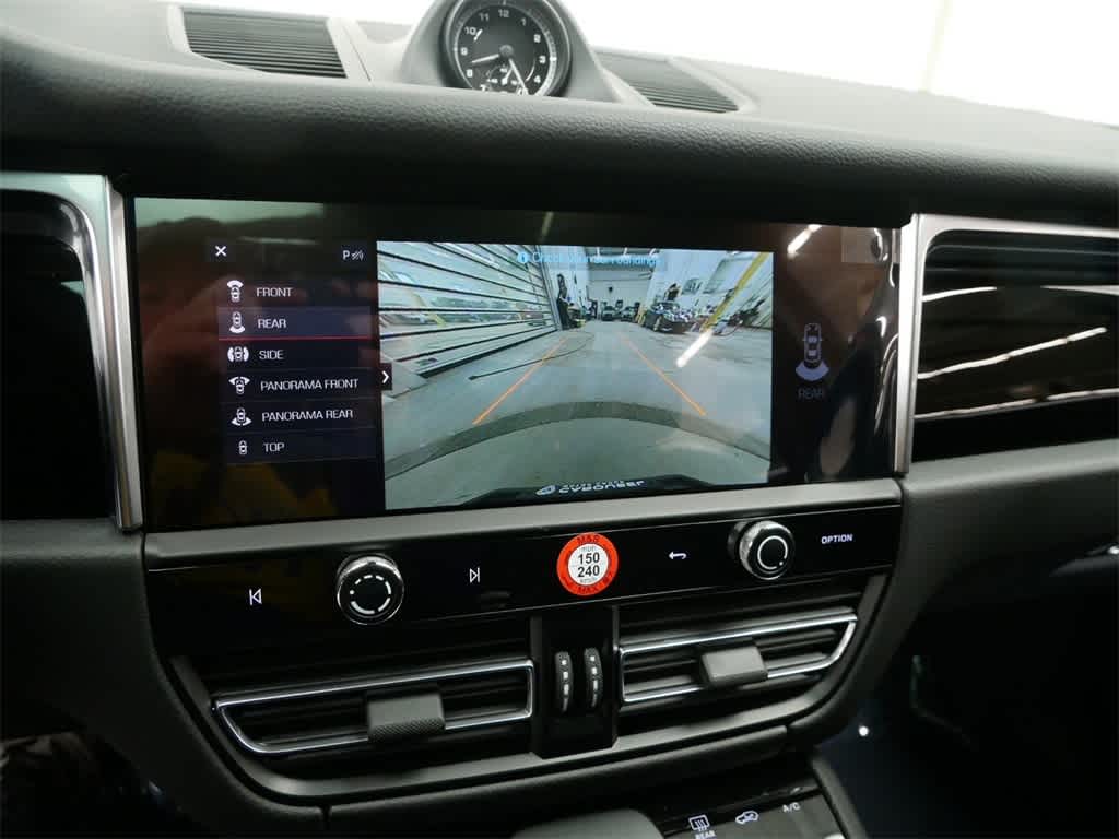 Thumbnail: 2025 Porsche Macan - 23