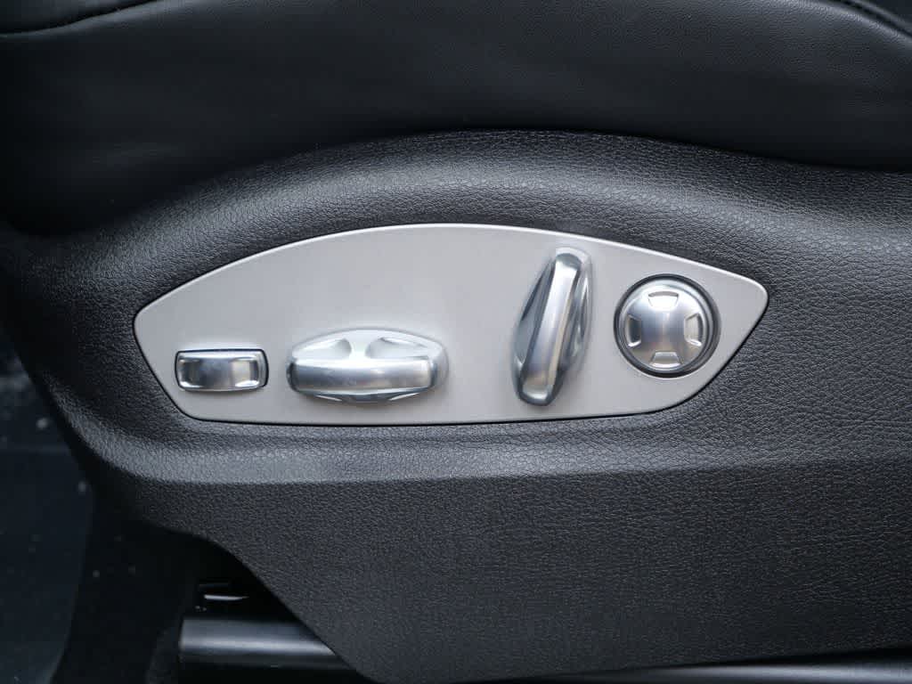 Thumbnail: 2025 Porsche Macan - 12