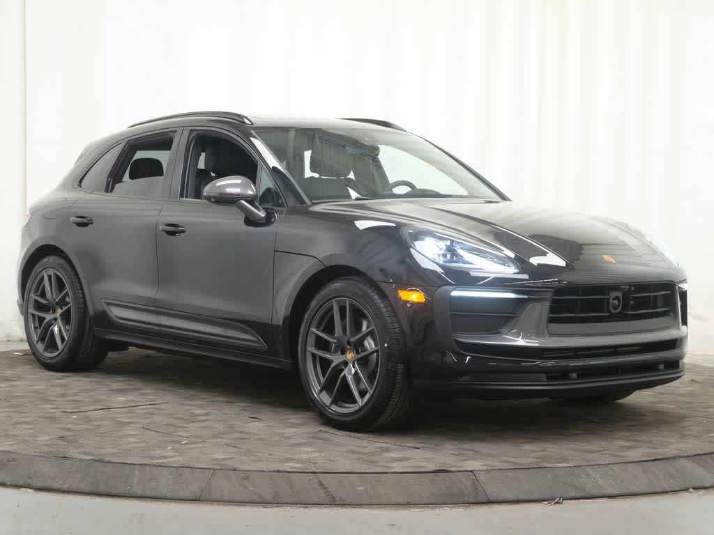 Thumbnail: 2026 Porsche Macan - 9