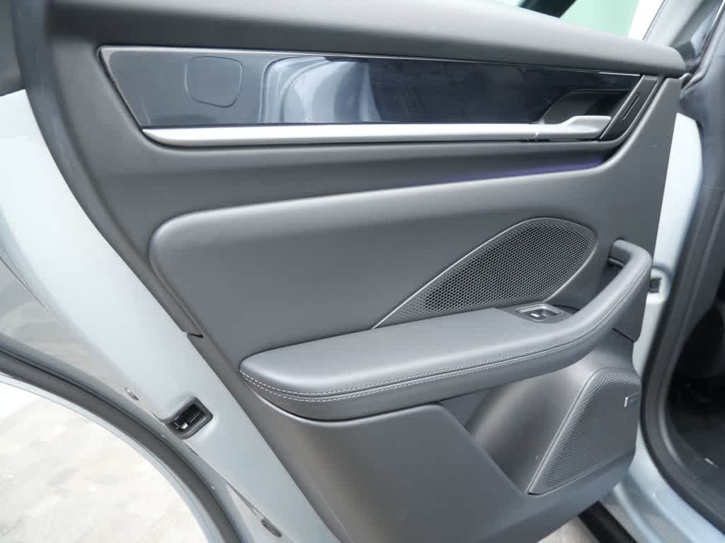 Thumbnail: 2025 Porsche Macan - 14