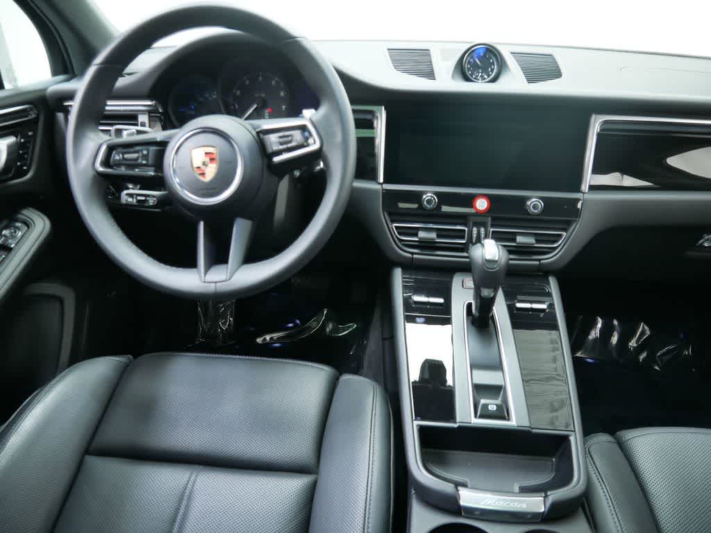 Thumbnail: 2025 Porsche Macan - 16