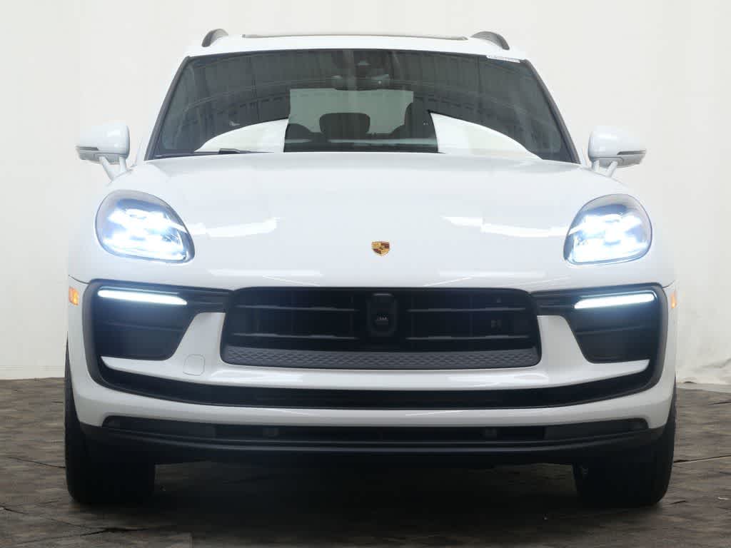 Thumbnail: 2026 Porsche Macan - 10