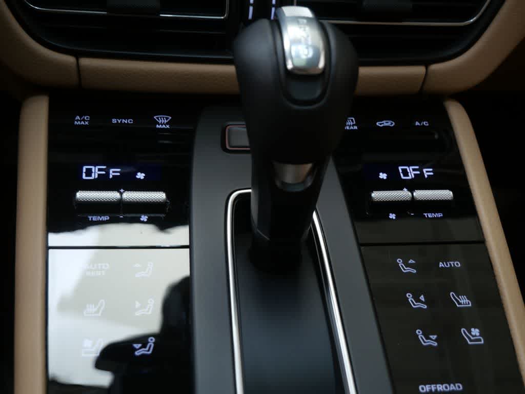Thumbnail: 2025 Porsche Macan - 20