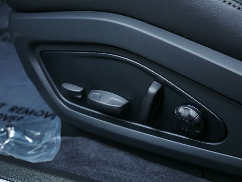 Thumbnail: 2025 Porsche Taycan - 12